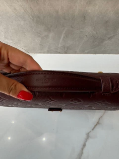 Bolsa Louis Vuitton Métis Pochette Bordo Vinho - comprar online