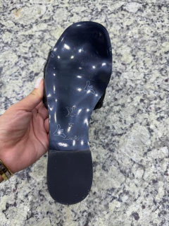 Flat Louis Vuitton Preta Italiana na internet