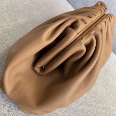 Bolsa Bottega Veneta The Pouch Caramelo Italiana na internet