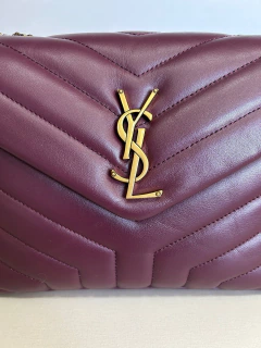 Imagem do Bolsa YSL Loulou Pequena Bordô Vinho Italiana