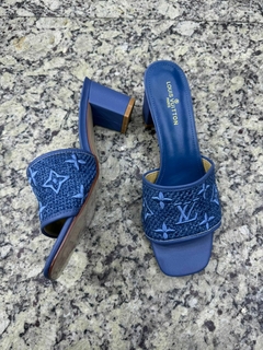 Mule Louis Vuitton Azul Italiana na internet