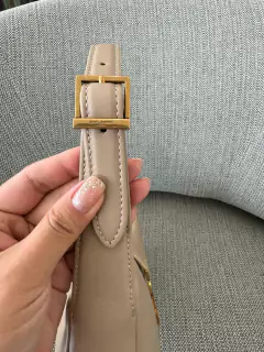 Bolsa YSL Le 5 à 7 em Couro de Cordeiro Acolchoado Nude - loja online