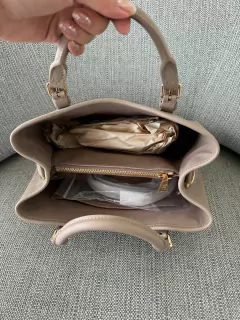 Bolsa Louis Vuitton Babylone PM Bege Italiana na internet