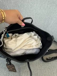 Bolsa Louis Vuitton Média Preta Italiana na internet