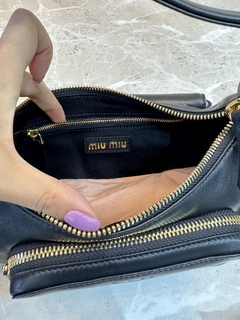 Imagem do Bolsa de Ombro Miu Miu Preta Italiana