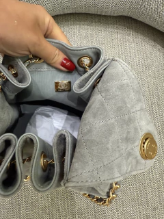 Imagem do Bolsa Chanel 25 Pequena Cinza Italiana