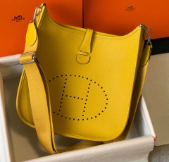 Bolsa Tiracolo Hermès Evelyne III Amarela Italiana