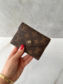 Carteira Louis Vuitton Victorine Monogram Rosa Italiana