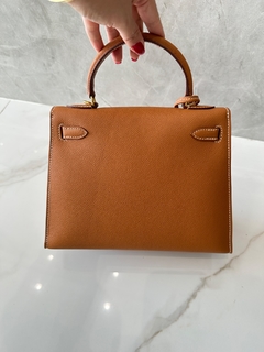 Imagem do Bolsa Hermes Kelly 25 Epsom Caramelo Dourada Italiana