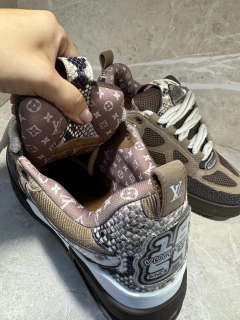 Tênis Louis Vuitton Trainer Preto, Marrom e Branco Italiana - Bolsas e Grife