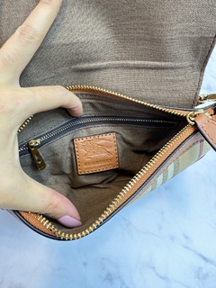 Imagem do Bolsa Burberry Pequena Caramelo Italiana