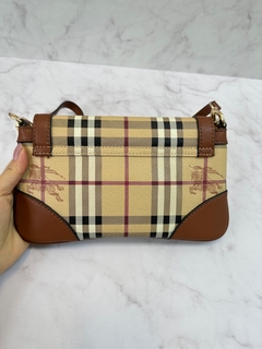 Imagem do Bolsa Burberry Pequena Marrom Italiana