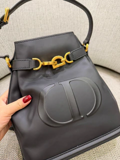 Bolsa Dior C’est Preta Média Italiana na internet