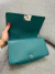 Bolsa Chanel Le Boy Verde na internet