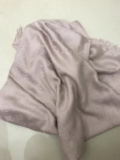 Pashmina Echarpe Xale Louis Vuitton Nude na internet