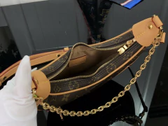 Bolsa Louis Vuitton Loop Monogram - Bolsas e Grife
