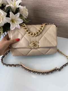 Bolsa Chanel 19 Bege - comprar online