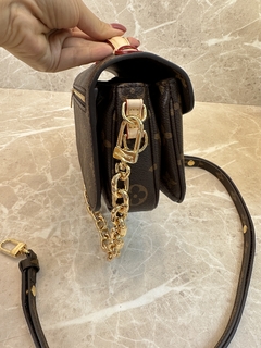 Bolsa Pochette Métis East West Louis Vuitton Italiana - loja online