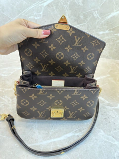 Bolsa Pochette Métis East West Louis Vuitton
