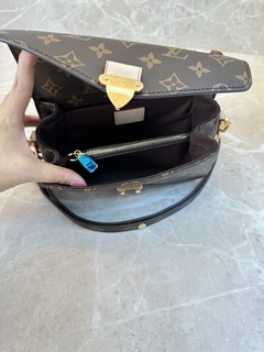 Bolsa Pochette Métis East West Louis Vuitton Italiana - comprar online