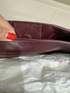 Imagem do Bolsa Bottega Veneta Andiamo Pequena Alça em Corrente Bordô Vinho Italiana