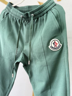 Calça Moncler Verde na internet