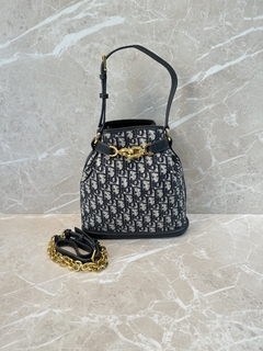 Imagem do Bolsa Dior C’est Média Italiana