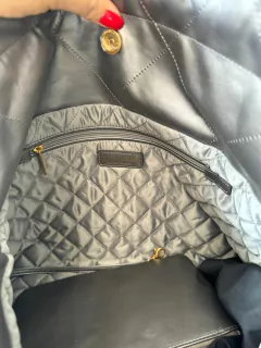Imagem do Bolsa Chanel 22 Média Cinza com Dourada
