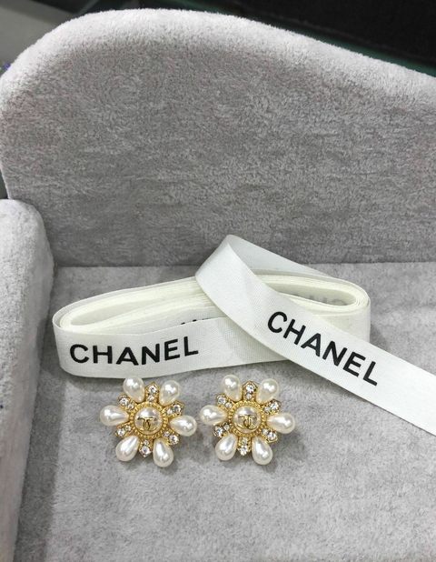 Brinco Dourado com Pérolas e Strass Italiana