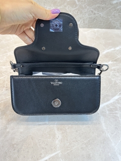 Bolsa VLTN Locò Preta Brilhante Pequena Italiana