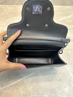 Bolsa VLTN Locò Preta Brilhante Pequena Italiana - comprar online