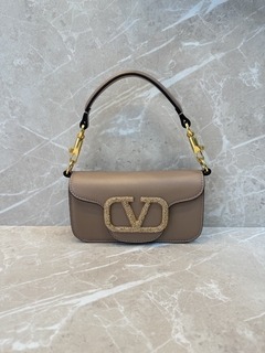 Bolsa VLTN Locò Nude Brilhante Pequena Italiana