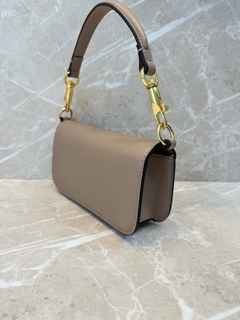 Bolsa VLTN Locò Nude Brilhante Pequena Italiana - comprar online