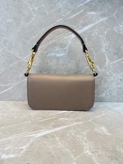 Bolsa VLTN Locò Nude Brilhante Pequena Italiana na internet