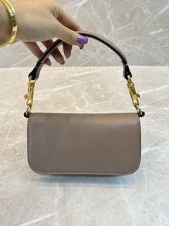 Imagem do Bolsa VLTN Locò Nude Brilhante Pequena Italiana