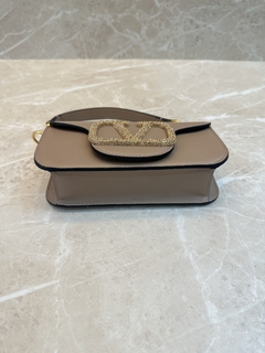 Bolsa VLTN Locò Nude Brilhante Pequena Italiana