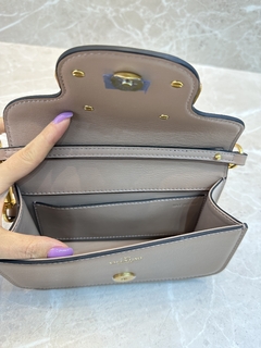 Bolsa VLTN Locò Nude Brilhante Pequena Italiana na internet
