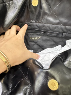Bolsa Chanel 22 Média Preta com Dourada