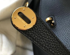 Imagem do Bolsa Hermès Lindy Preta com Dourado Italiana