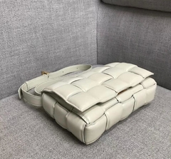 Bolsa Bottega Veneta Cassette Off White Italiana - comprar online