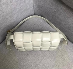 Bolsa Bottega Veneta Cassette Off White Italiana na internet
