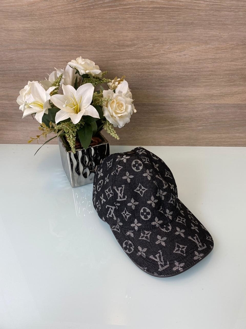 Boné Louis Vuitton Cinza Italiana