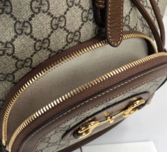 Mochila Gucci Horsebit 1955 GG Supreme Marrom Italiana