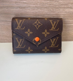 Carteira Louis Vuitton Victorine Monogram Laranja Italiana