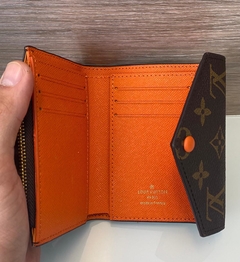 Carteira Louis Vuitton Victorine Monogram Laranja Italiana - comprar online