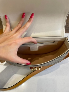 Imagem do Bolsa Gucci de Ombro Padlock Bege Italiana
