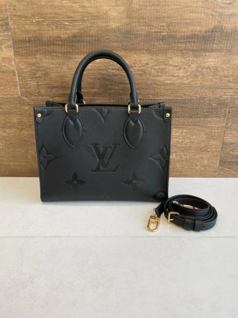 Bolsa Onthego PM Louis Vuitton Preta Italiana