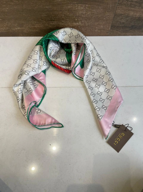 Lenço Gucci GG Branco Italiana