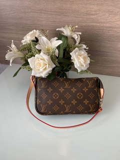 Bolsa Louis Vuitton Pochette Accessoires Monogram Italiana - comprar online