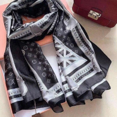 Lenço Louis Vuitton Preto e Cinza Italiana